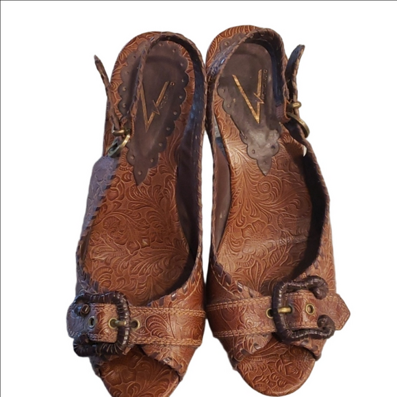 Vince Camuto Shoes - Vince Camuto brown tulled floral leather stacked heel sandals